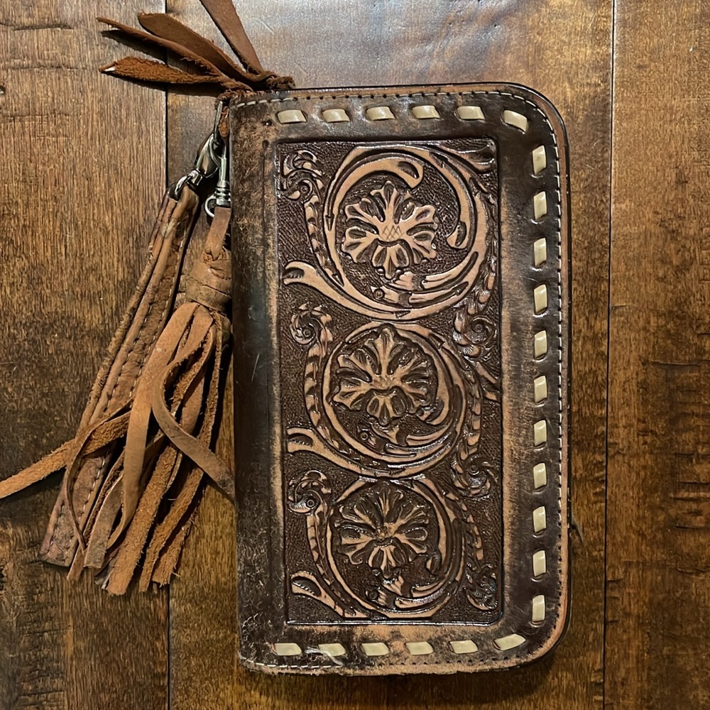 Double J Saddlery Clutch Organizer